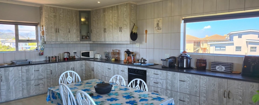 5 Bedroom Property for Sale in Kleinbaai Western Cape